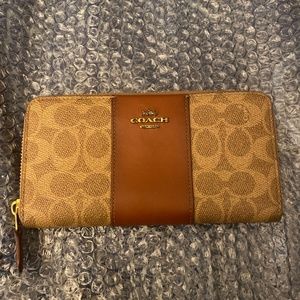 Coach tan and brown zippy wallet
